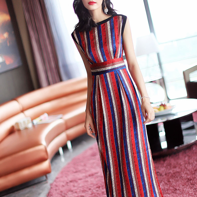 嫂子已经43岁，就很讲究穿搭!逛街穿这洋气女装，超显年轻貌美