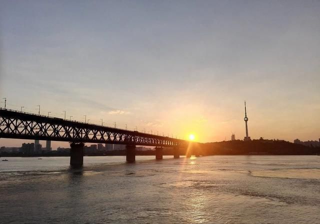  长江航运：高铁时代，内河航运还有没有价值？