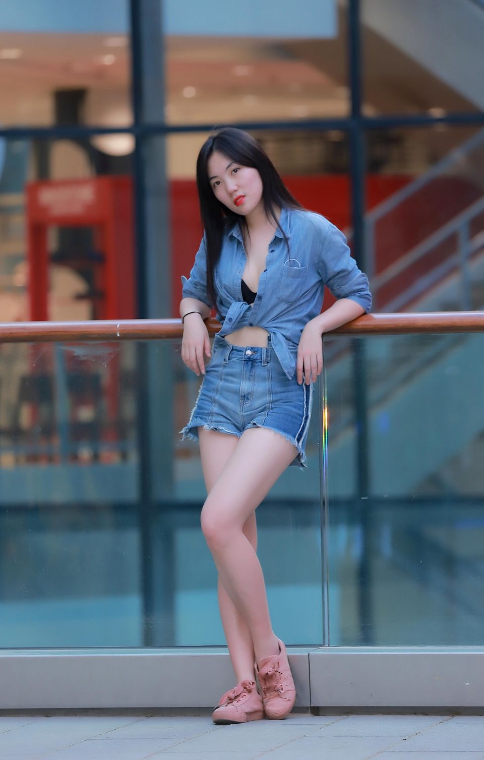 路人街拍，不做懒女人，这样的时尚穿搭让你美出新天地!