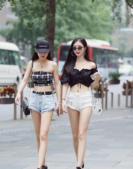  时尚|气质慧质小姐姐，这个闺蜜团太甜美，两个小姐姐最爱哪个？