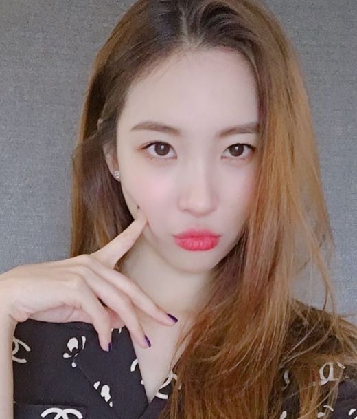 太子妃张天爱带着新发色杀回来了?