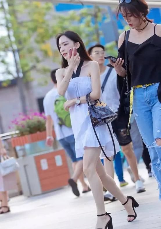  美女|性感美女美如冠玉，聪慧清新超级苏，年轻活力穿搭很精巧！