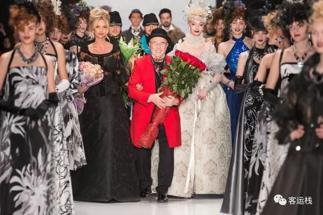 俄罗斯足球队借过，轮到时尚军团上场了|会玩