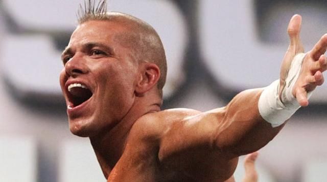 WWE史上最丑的发型！希莫斯上榜，巨石强森不换发型恐难以成功