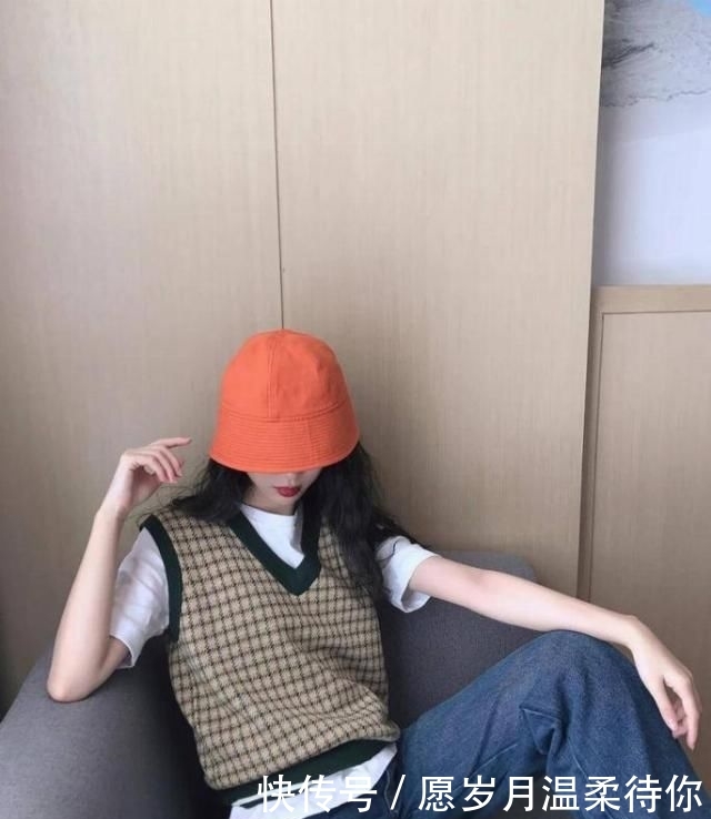 『想不到』年纪不上不下太难堪,一招教你缩小亲姐姐,想不到针织马甲那么显年轻