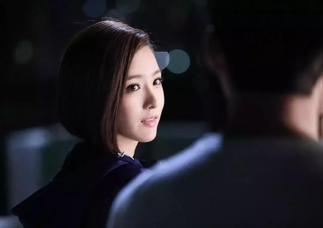 跟你说个恐怖故事，你刚割的双眼皮过时了