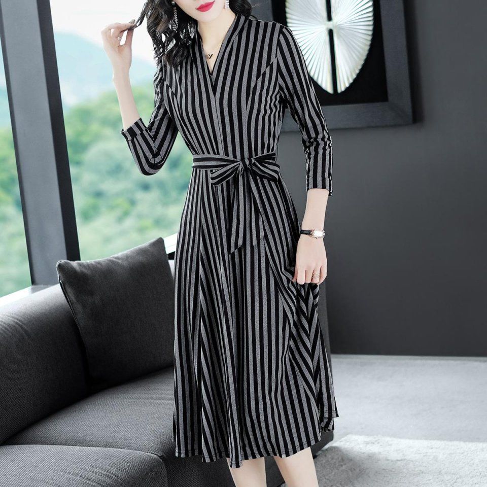 9月出炉了一波中高档秋裙，洋气又大方，建议四五十岁女人常穿