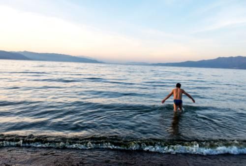 我国储水量最大的湖：面积小却让内陆湖汗颜，水量全国1/10