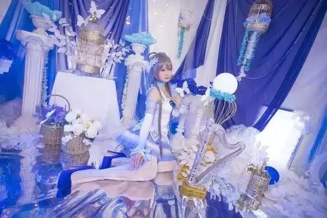 VOCALOID洛天依生日快乐 仙境般的白丝小姐姐 很美丽!