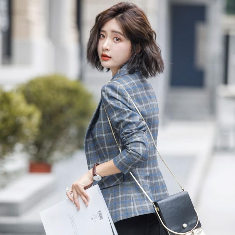 风衣过时了!当下流行“薄西装”，40女人穿特美