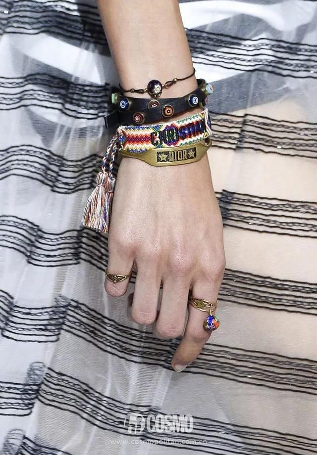 时髦办|道理我都懂，所以到底哪些戒指叠戴最好看?