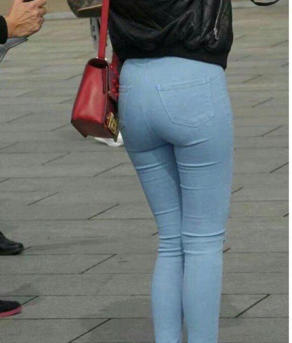 时装搭配, 初秋想穿出与众不同的高级感, 搭配一条蓝色的牛仔裤