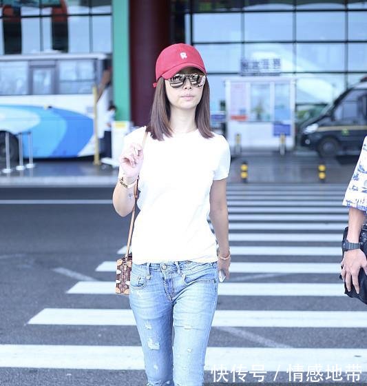 林心如素颜现身，戴29万的手镯背4万的包，网友霍建华送的吗