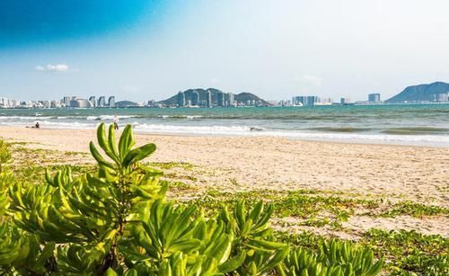 三亚摄氏30度以上，游客却纷纷前去避暑