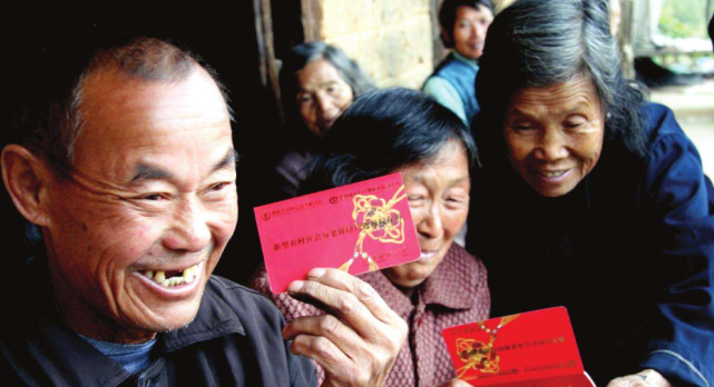 延迟退休之后，什么时候才能拿到养老金？万一人不在了该怎么办？
