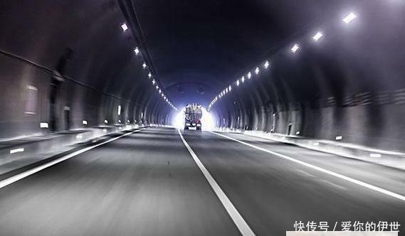 为什么老司机高速上“见洞走左侧”？新手往往都不懂，看完涨知识