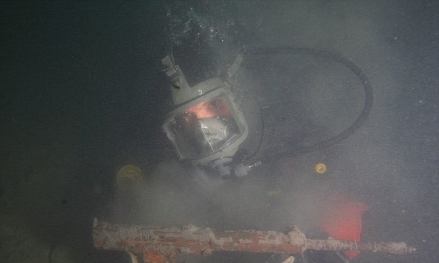 这条河底藏了无数的秘密，河里甚至不允许民众潜水