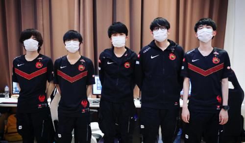  上演：两周半拿九个MVP，Doinb上演疯狂赛季，一项数据首次成为中单第一