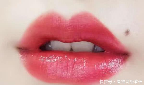 【女生】嘴唇上有这“3个特征”的女生,涂口红“贼好看”,第一个很少见