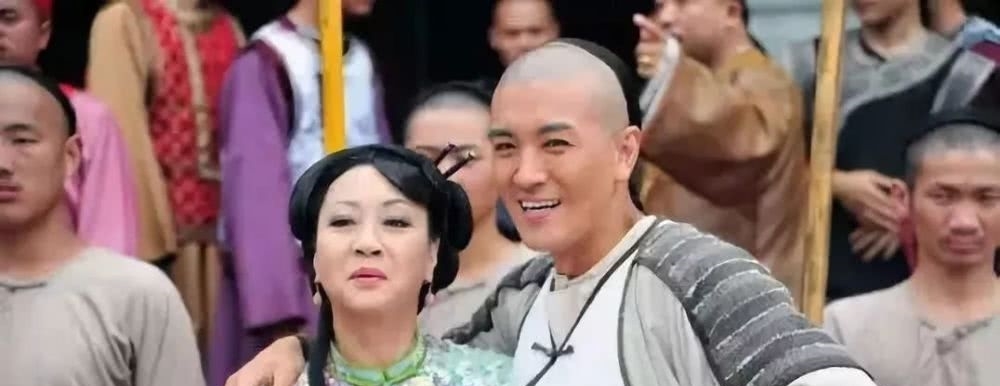 无所谓:大导演都‘’请不动‘’的演员,周星驰请她时,她还在麻雀台