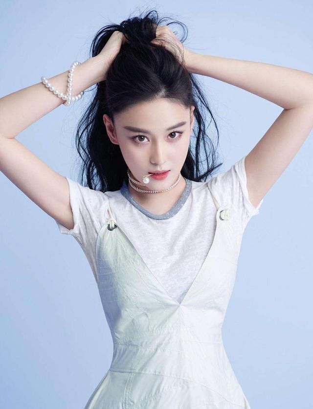 张馨予撩人的六张照片，图一女神范十足，最后一张却让我意想不到