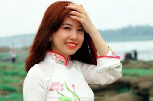 越南街头为何那么多美女站着？导游：这是一种职业！