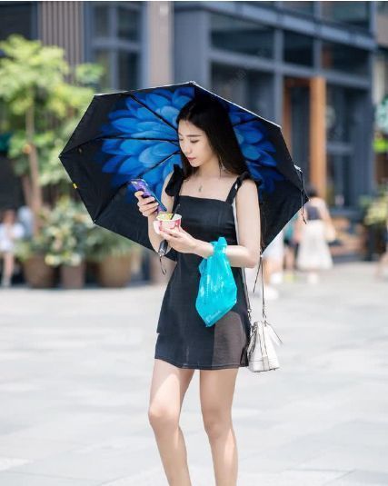 气质:街拍:惹人心动的气质美女,身材高挑,靓丽大气