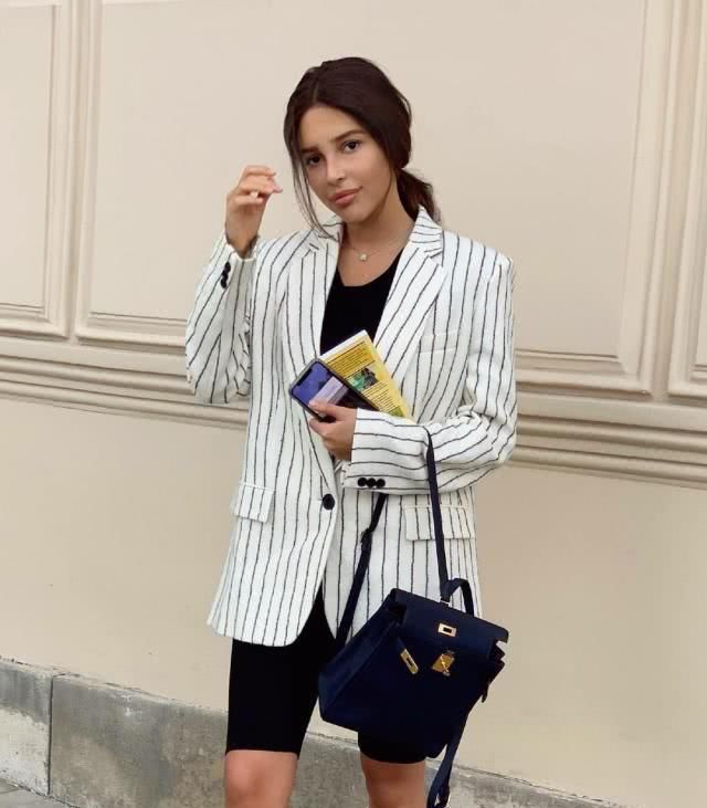  『从来不』乌克兰亿万富豪干金，相貌妖艳穿衣风格又高，从来不炫耀却喜爱炫穿衣搭配