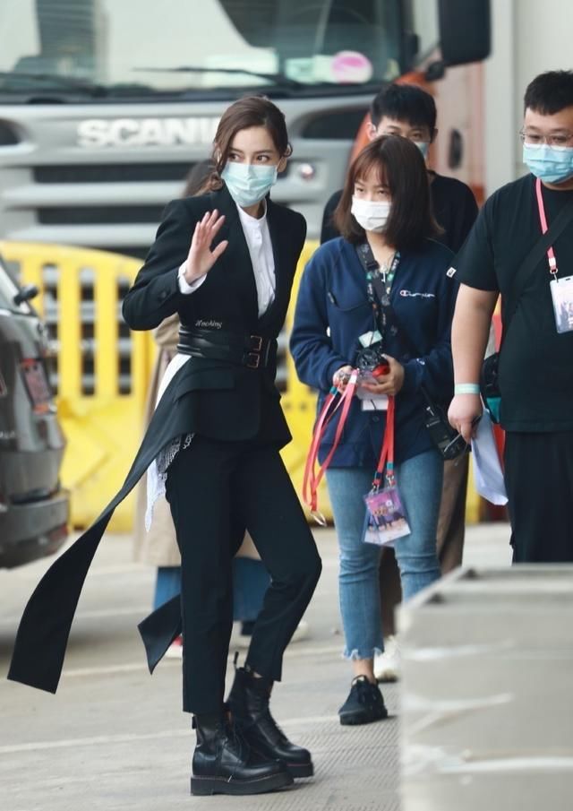  『好看』春季卫衣如何搭配才好看？我怕你看完，追着问我要链接！