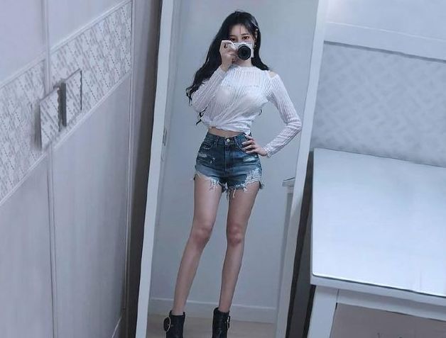 身形有致的牛仔裤美女，穿出女神的风采，让人一眼难忘！