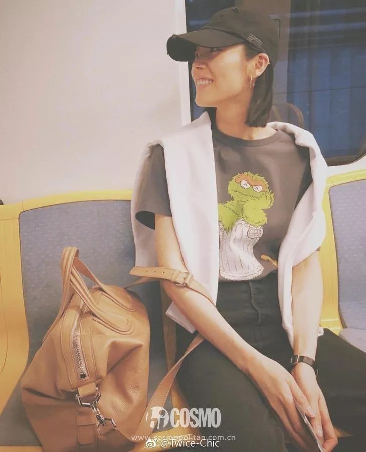 千万别学刘雯穿排扣连衣裙!