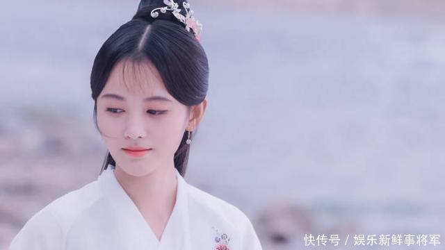 鞠婧祎短裤热舞,159穿出了170既视感,网友裤子全是亮点!