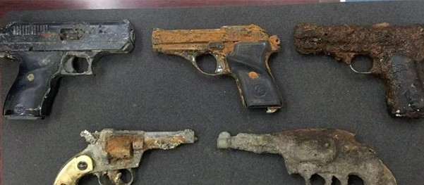 这条河底藏了无数的秘密，河里甚至不允许民众潜水