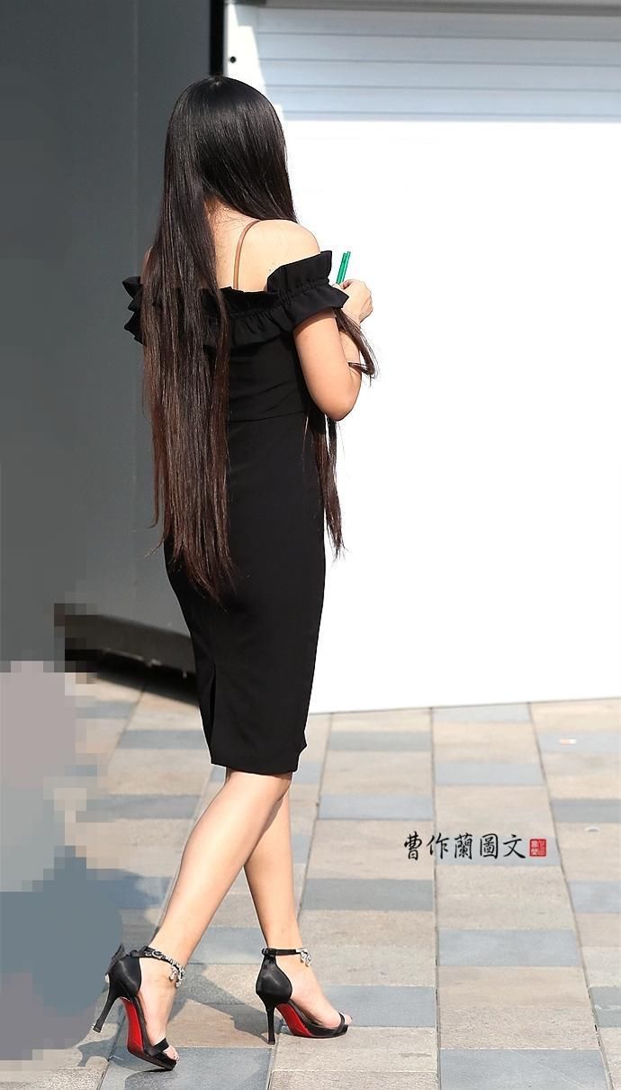 红底高跟鞋:美女穿出高度、穿出身份,还能穿出什么?