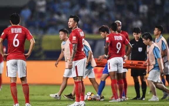 恒大客场逆转苏宁后,却有一大隐患:迎战大连时有5将身背3张黄牌