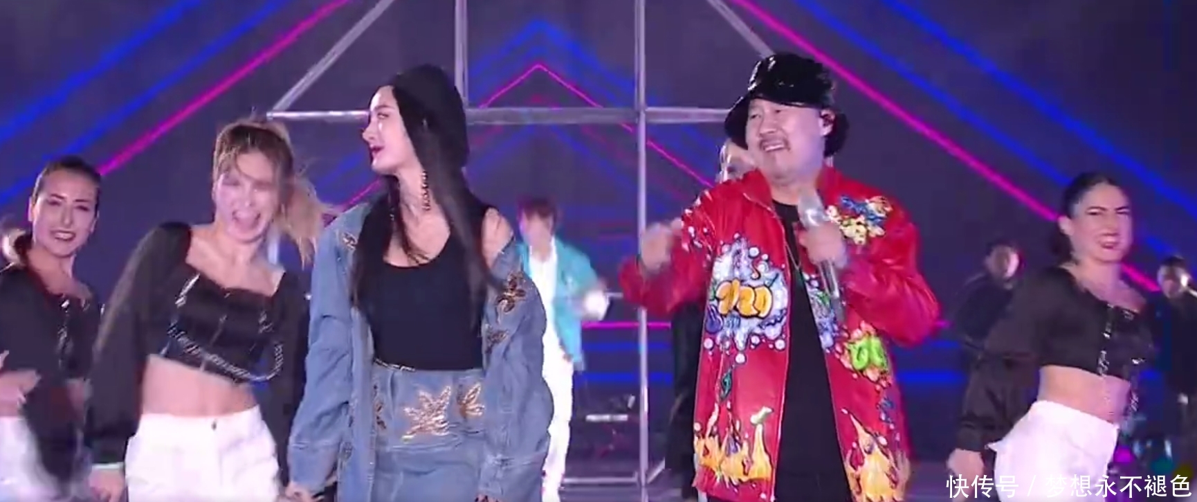 王一博跨年演唱会造型