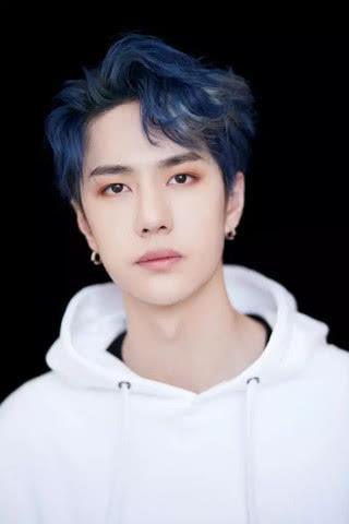 鲻鱼头发型得靠颜值撑！范丞丞像精灵，杨洋超日系，鹿晗不敢认！