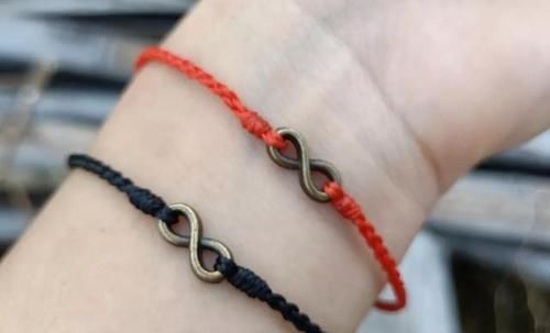 【指尖】结绳编织教程:小情侣必备编绳手链,感受指尖缠绕的乐趣!