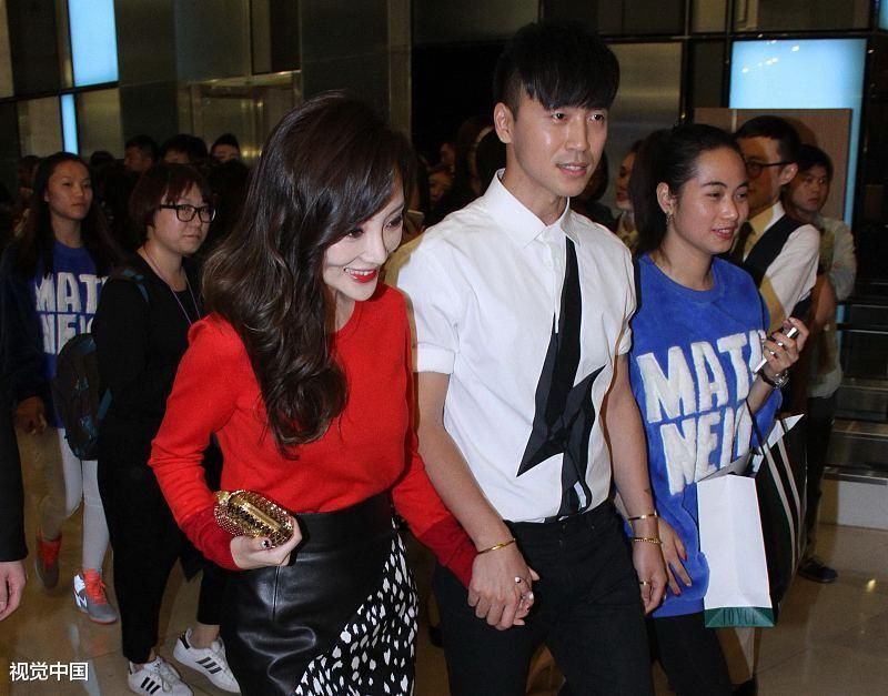 卓伟再爆猛料，7年的“模范夫妻”婚姻告急，网友:真没想到