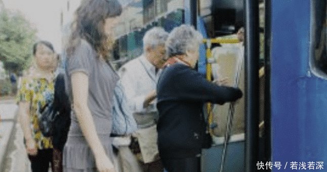  「取消」取消老年公交卡呼声越来越高，部分地区已经开始实施，