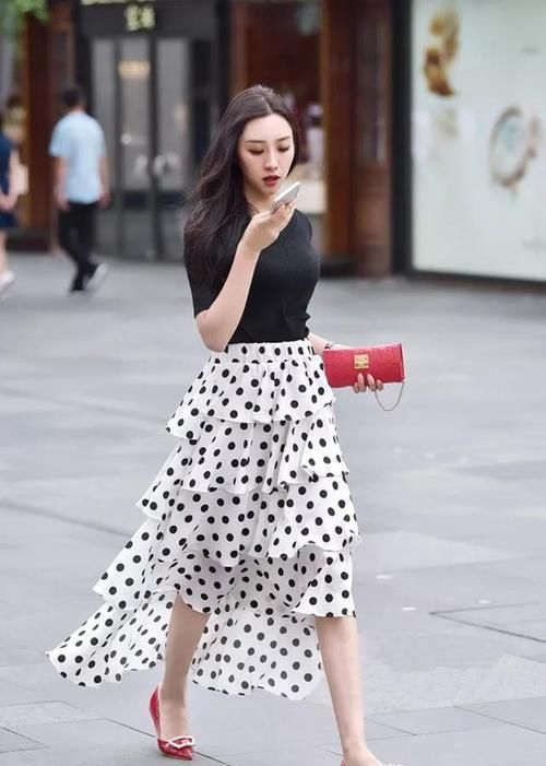  夏季：女神潮范儿美搭！时尚街拍：夏季街头美女总是很养眼 ，图一令人怦然心动！