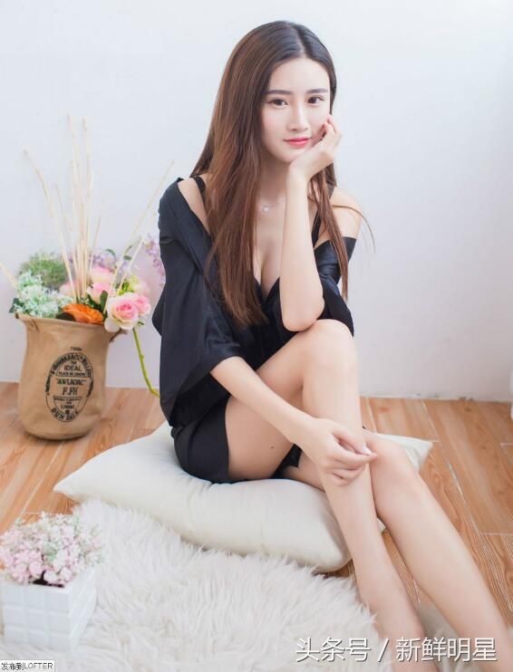 女神:家中释放天性，占尽风流