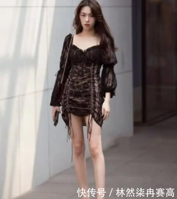  [美女]街拍：丰姿绰约的美女，一条棕色的吊带连衣裙，时尚魅力女人味