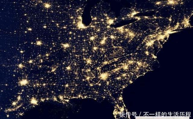 从卫星上看中日韩的夜景, 才知道三国间的差距有多大, 网友： 朝