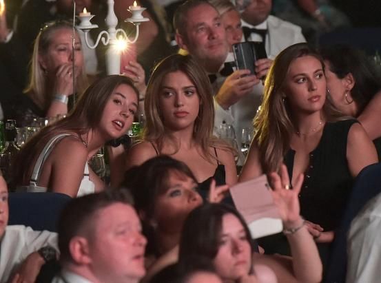 史泰龙三位女儿美若天仙，大长腿惊艳众人，网友：不愧是全球岳父