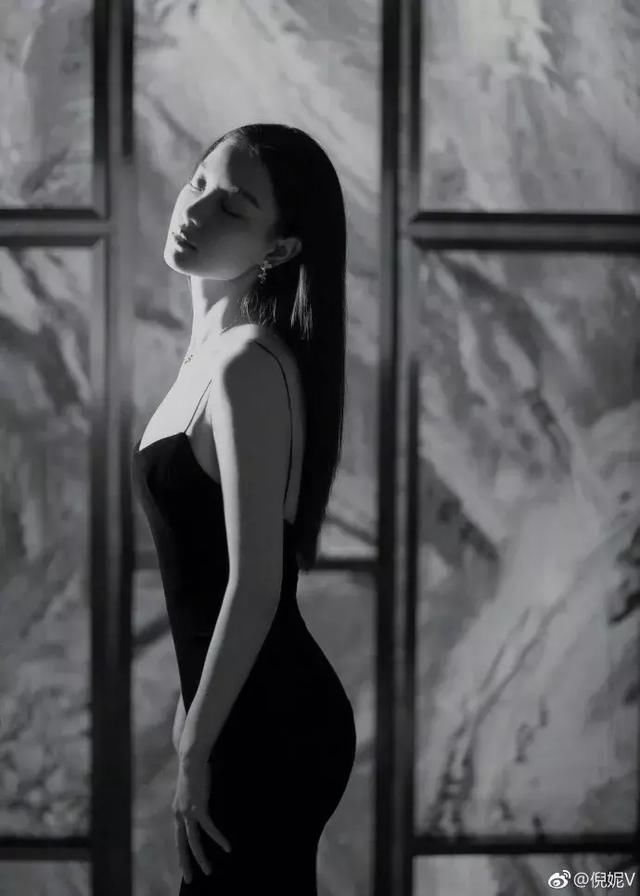 有人惊艳、有人油光满面，这两场时尚活动，精修未修对比明显！