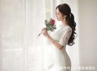  馨香|美女穿搭：浅黛雕玉孙允珠，馨香白蕊鱼尾裙