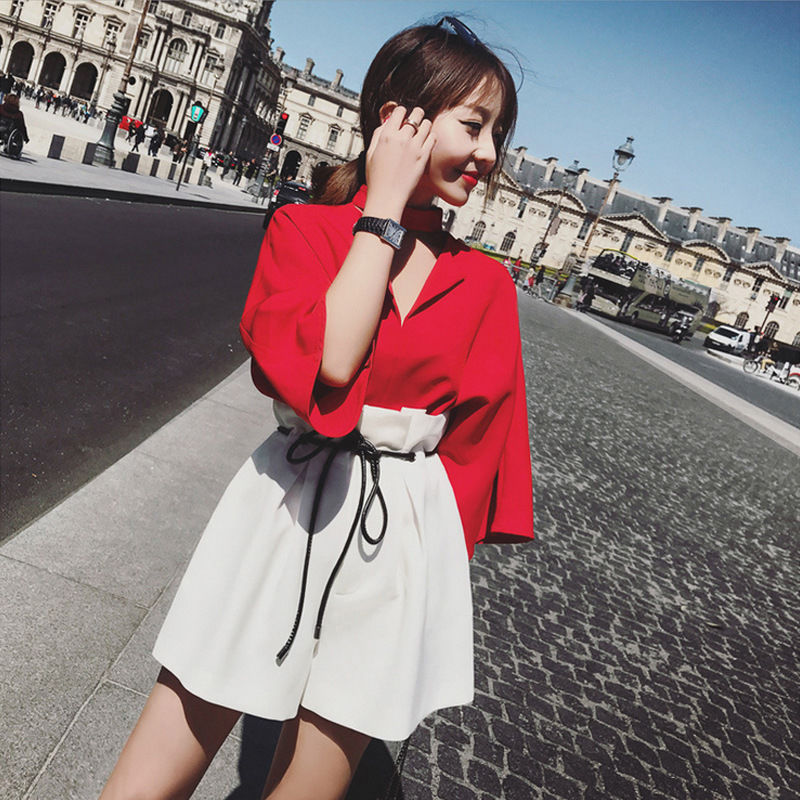 别再穿牛仔裤了，今年流行宽松的小香风套装，7080后穿美醉了