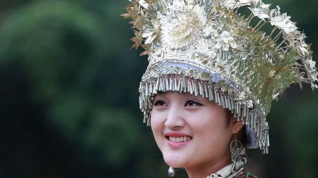 导游告诫：千万别喝苗族女孩的酒！游客非不听，只能自己承担后果