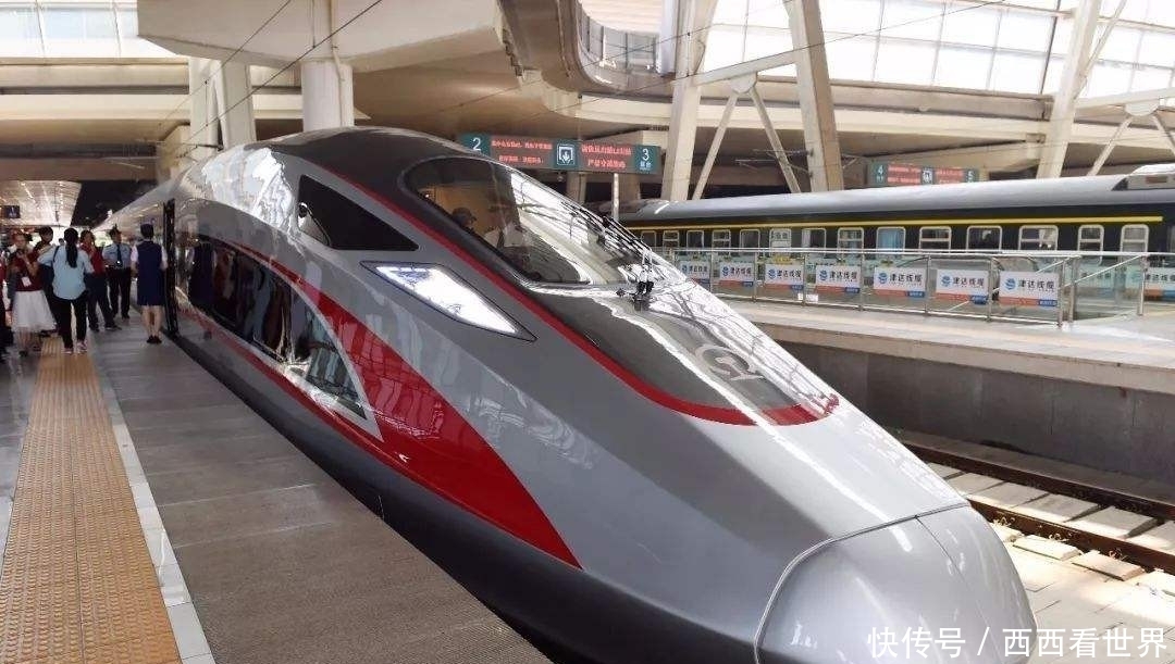  「发现」印度小伙第一次坐中国高铁，发现有2点不足，网友：所见